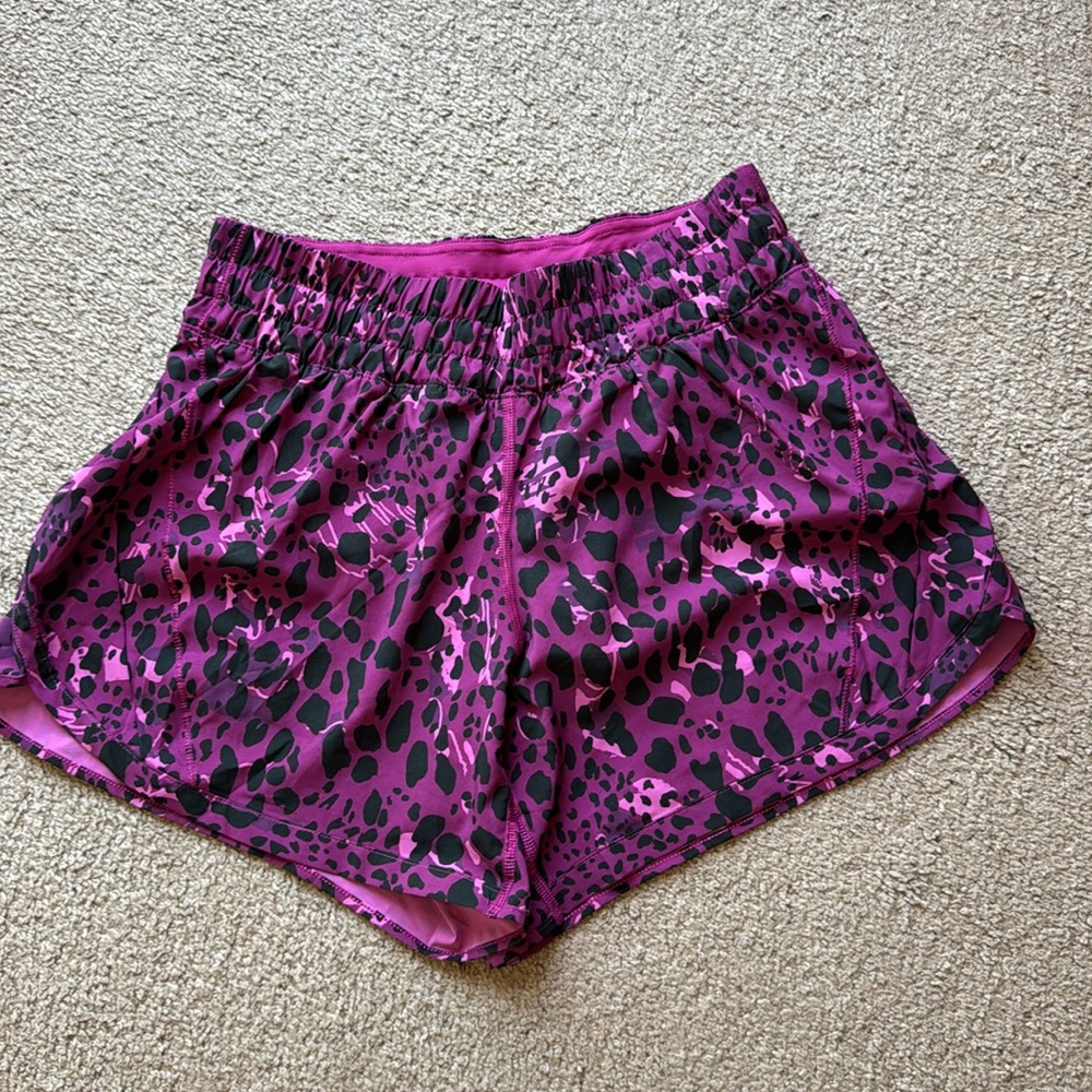 Lululemon Track that MR short 5” lined sz 8